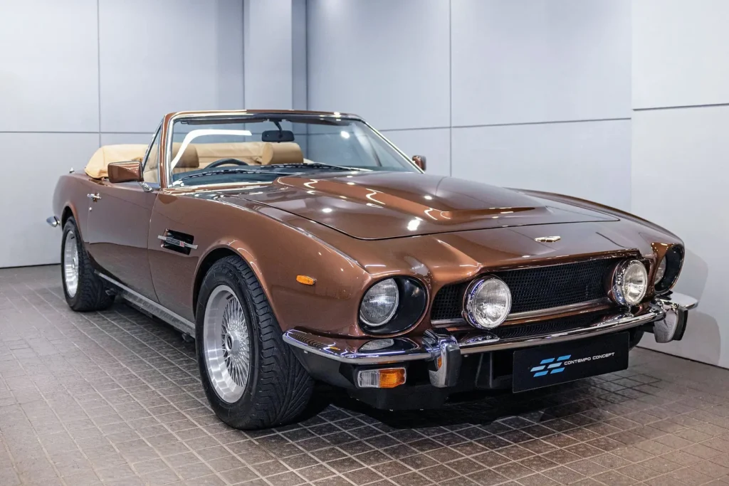Aston Martin V8 Volante